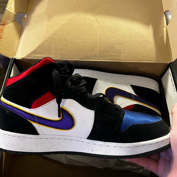 Jordan 1 mids - Picture 3 of 5